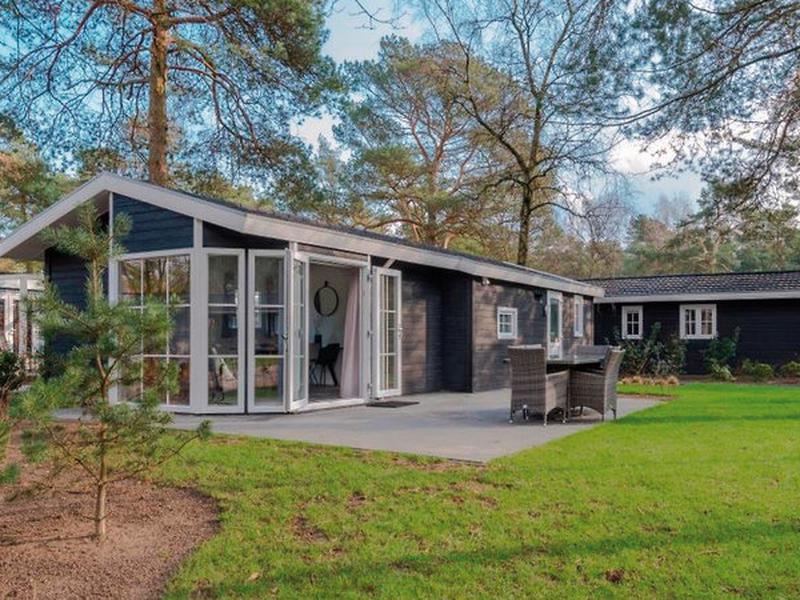 EDFE894CCF4B79E05B483902EAE42DC0