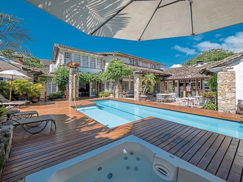 E997D0C6442F076B21425ED27BD78A82