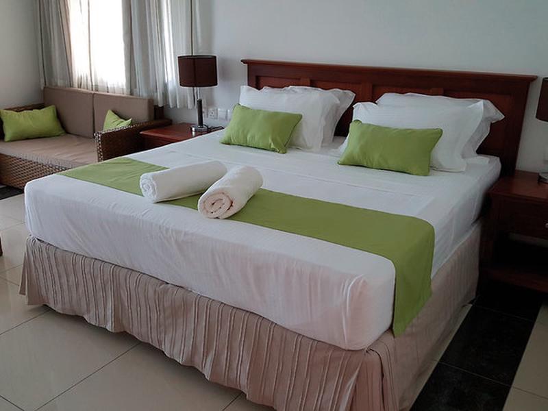 F6AAA46244D00DAEE70BDF19AA6717E6