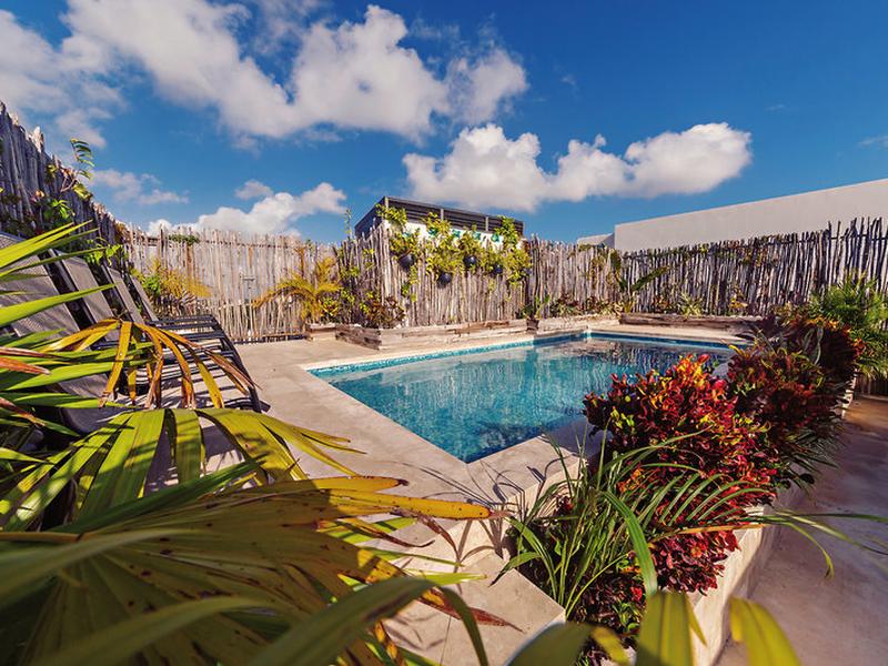 B4A724AF9B3DD9297D2BC544A6FF29AF