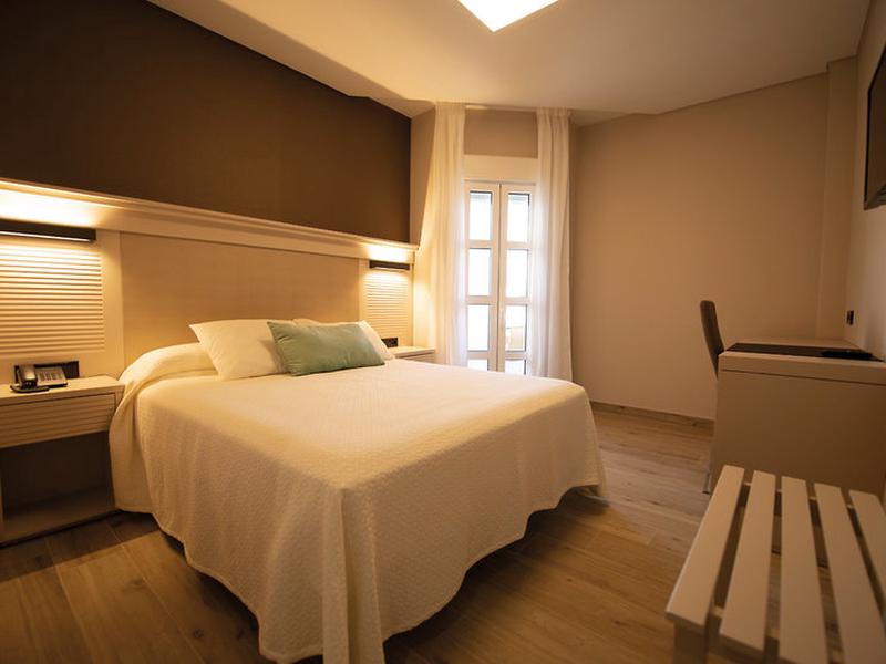 AEAD91C8822988A4F29DB4D551E83FF8