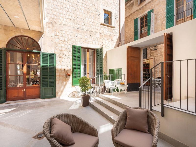 678798E44FEB954D89FF260C2061612E