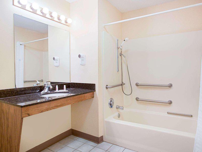 2FEED12F1DEF7C2570BA7B5F176C81AD