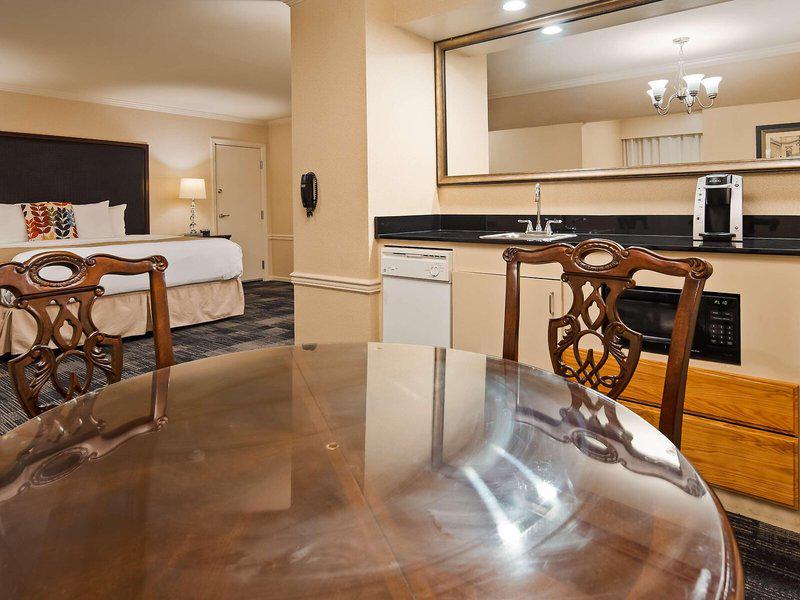 F1F34497A715F0AB284196F75963EE83