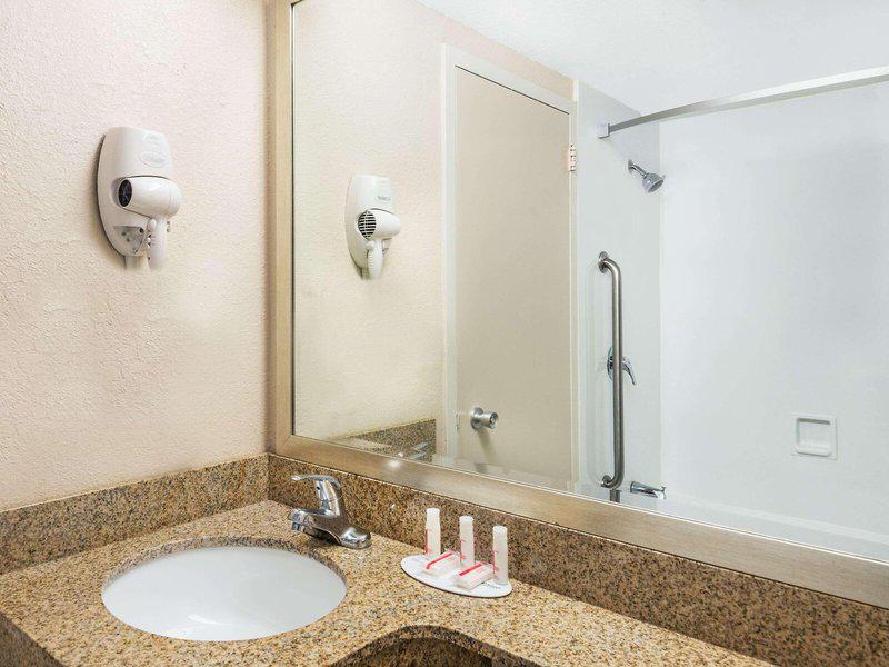 9B9BDF528122D8AF9B4FEE7B7C3B77B4