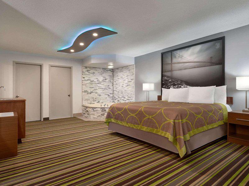 AD51B67EDE3ED8AB47F39B7E0135F7E4