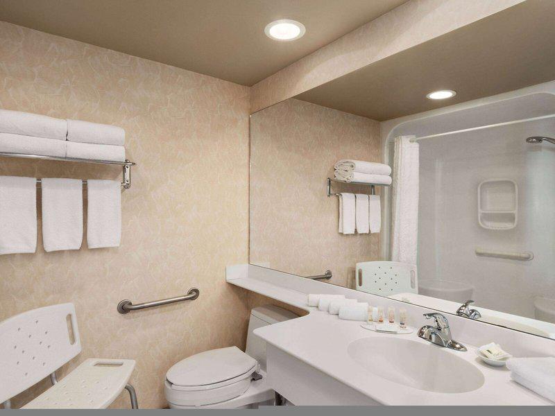 E59237E847D65D2AC832F2AEB338481C