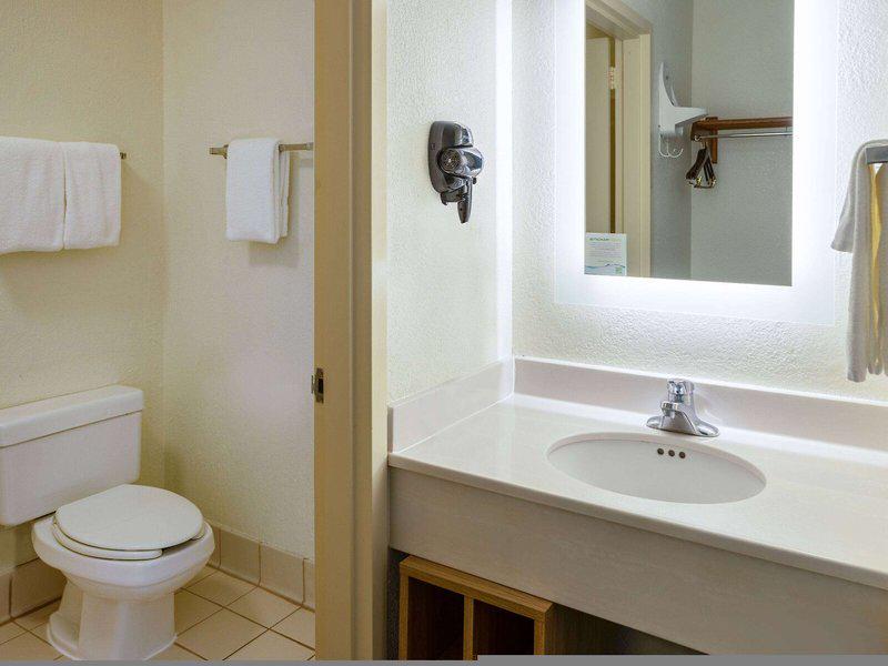 47090E8E743059BBDDBB04686D0D260A