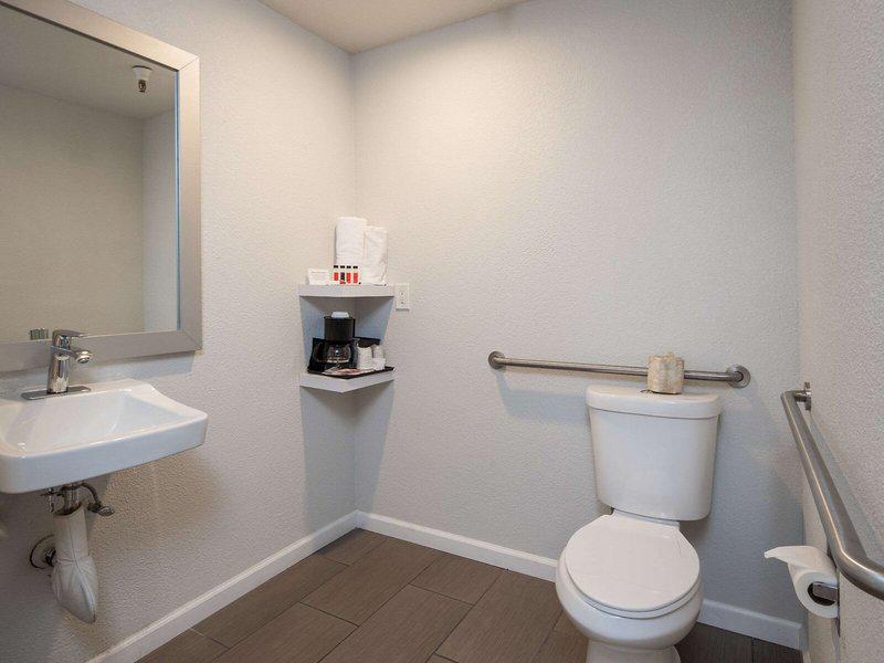 EF4D826A5DCE9C5843D4B1F220DA60EC