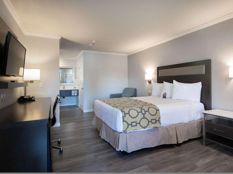 AA243D6EAA658940906E0E74173C090E