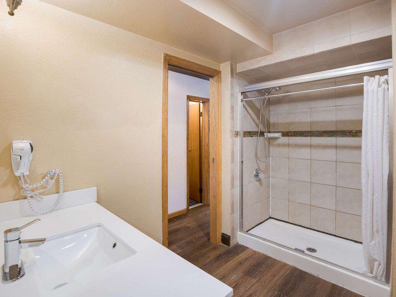 0E4AF8A619E0755987E249C0DB8C3B8A