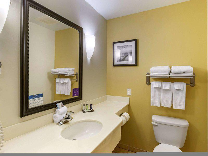 3E04717704EE6C1684BDBA85FF32A3B2