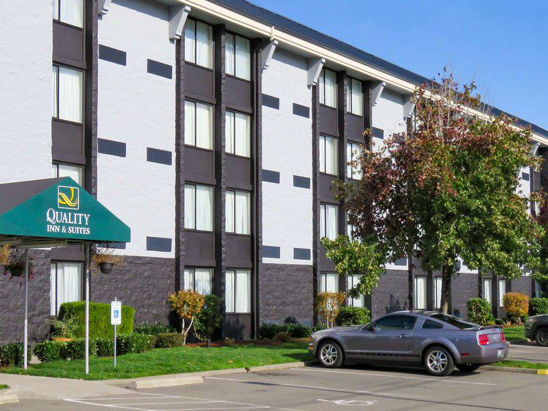 EE1FA3DAA69AE2584E18B333492D047F