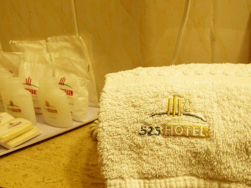 61CD27D349F81E6ABF41BE7C24BC0AC8