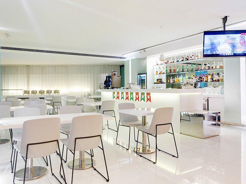 AE6D6271ECEEC2CE99700D5CE9583082