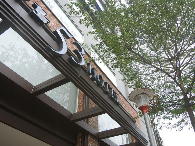 F0BD385E2FC08E644A3C1BC7DE728854