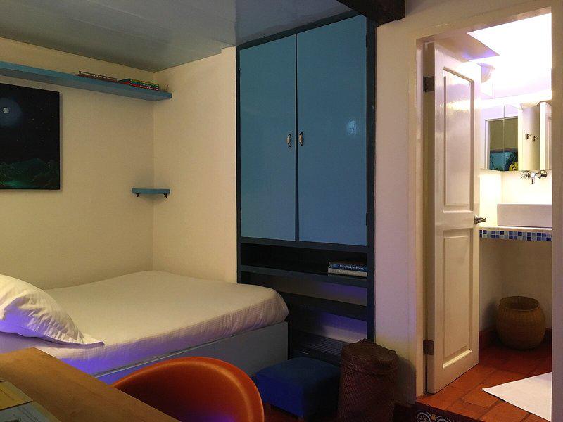 6D6D4B3EAA84F629F413ED49F59C5F2B