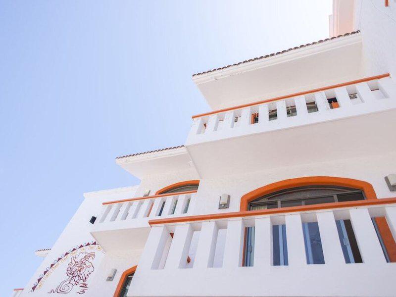 F5791FE48AE5D0B0ABE0C18F3C95F446