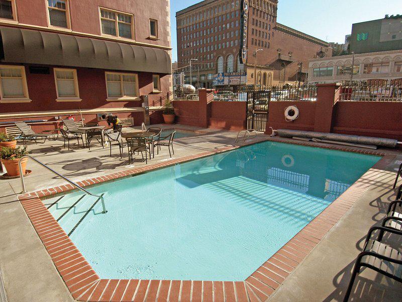 E4FF6FDCF33F8349BE20546CE95C7921