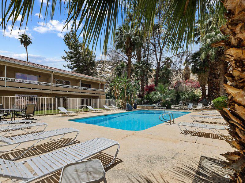 EE61CD9CCCDC751FF5516FFF597413A0