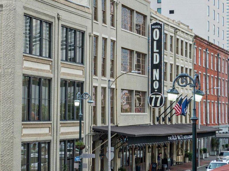 FB8185A53A4072930B61A6C3E083F110