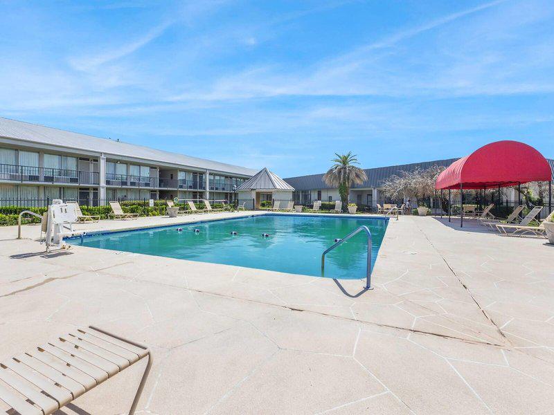 E0F98121A1646BC16D20989222A110C2