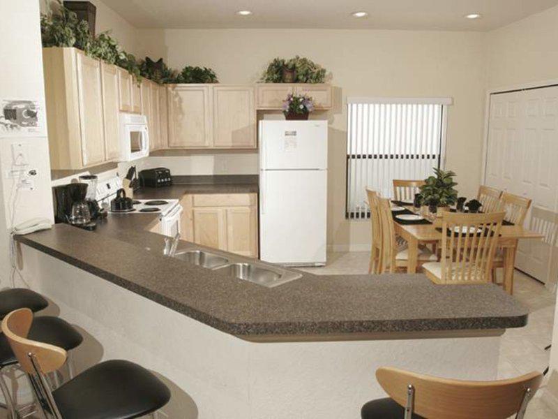 27640095A12D2F5AD31DADD337405079