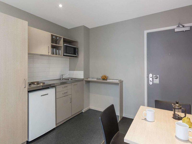 4092A28B4315BE87D7FD69F948D80DA2