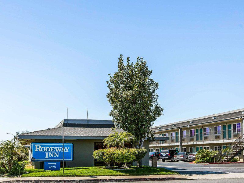 54AE71142292E24D3D5EE33111630B2D