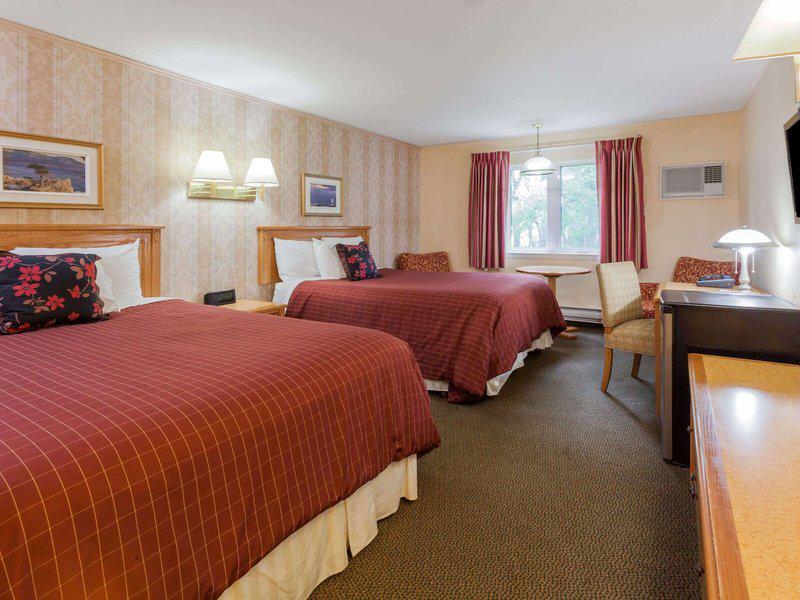 EB0B73FD684D9406502527976F5B09DE