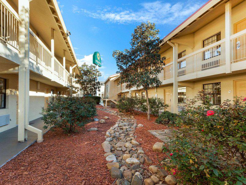 58703440AFEA48EB96C8F6FFCBD8D813