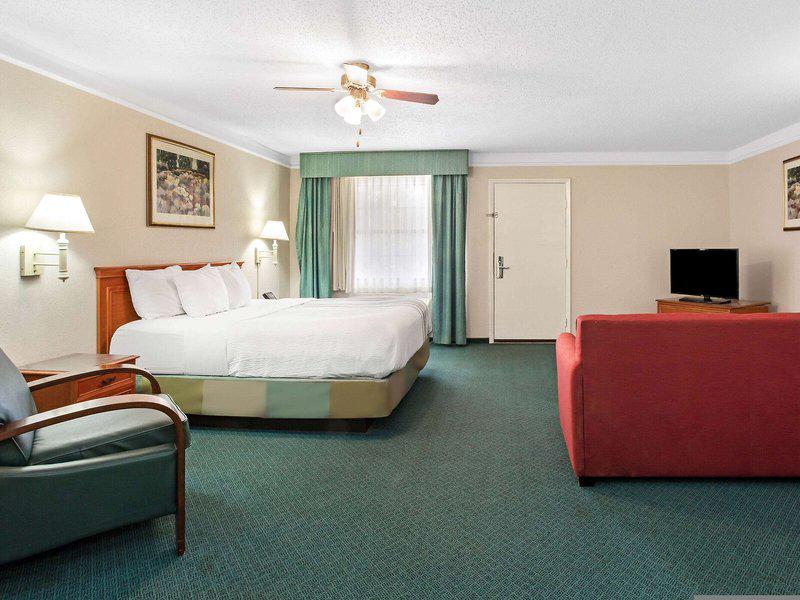 700C481C51211CD0CC714FFB3891AF4C