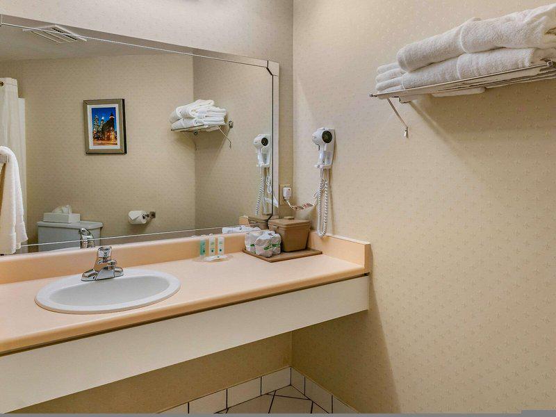 68C2B8400BBB060172513ADE08A12444