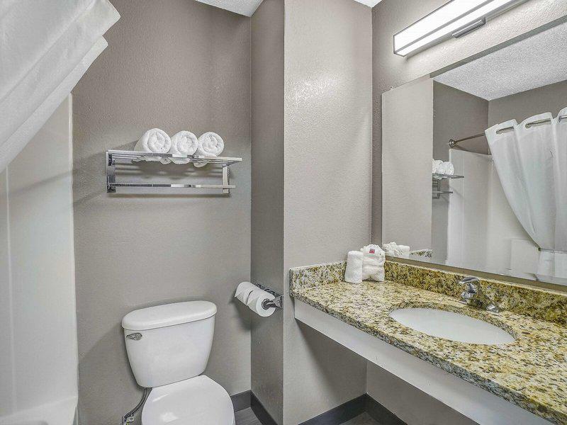 984B0EB65EC59D0F15142A4C1944265D