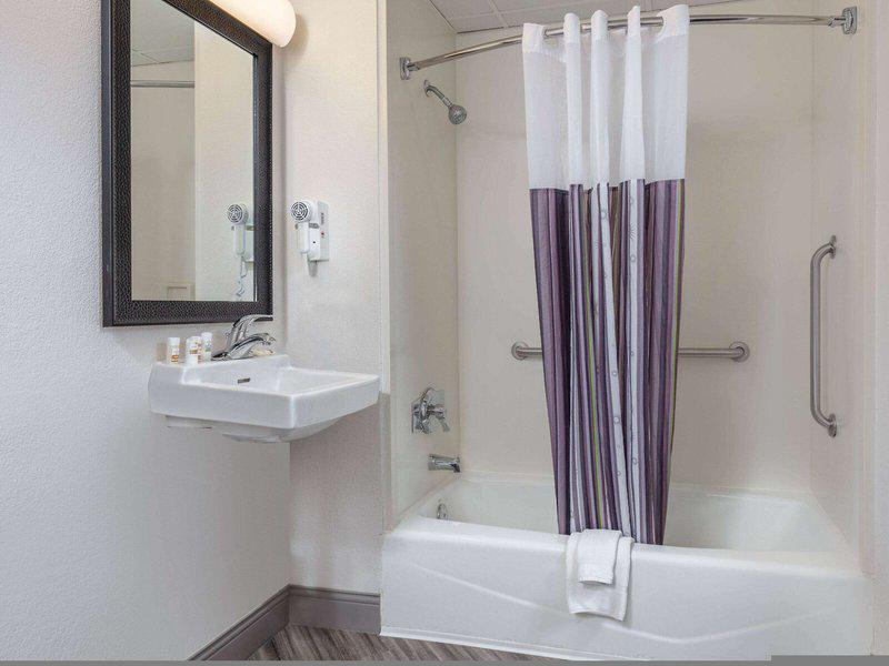 D4B08C8A65643E1C7E8840DB356BA1B3