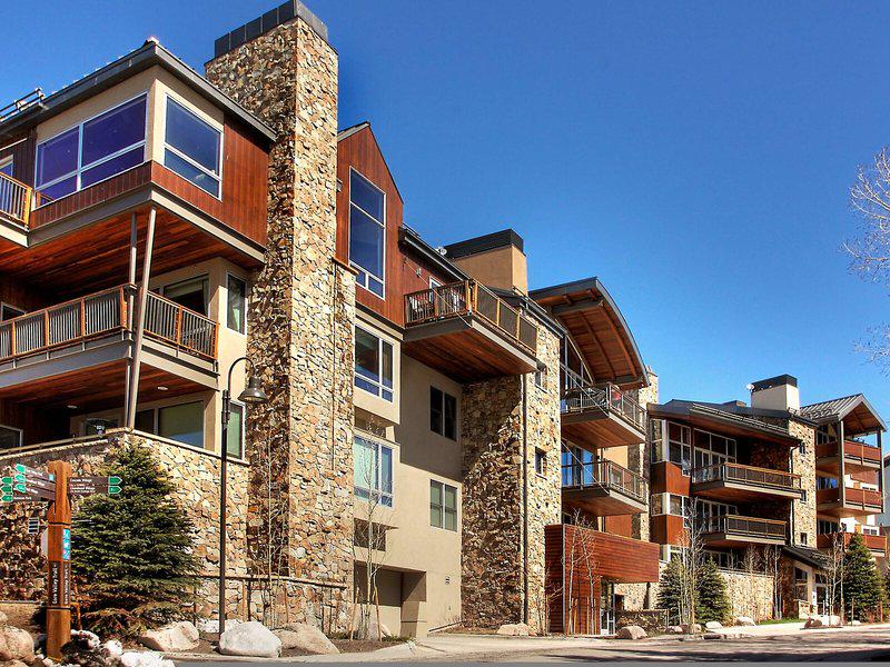 698C8FF942E24BAEAAEA9646EBE6F1F4