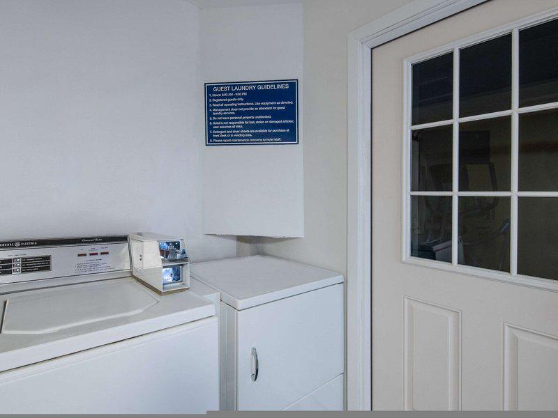 EB4521A68CE55E5B4A2C7B5106F78D6B