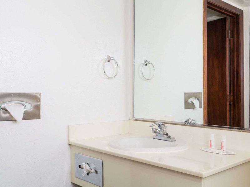 25D85B58FC374A6CBAA2415E25384586