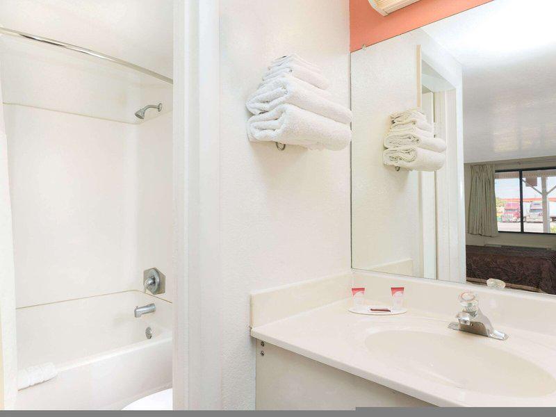 EEDB01307F7ABCC96ECA7B0A409C6948