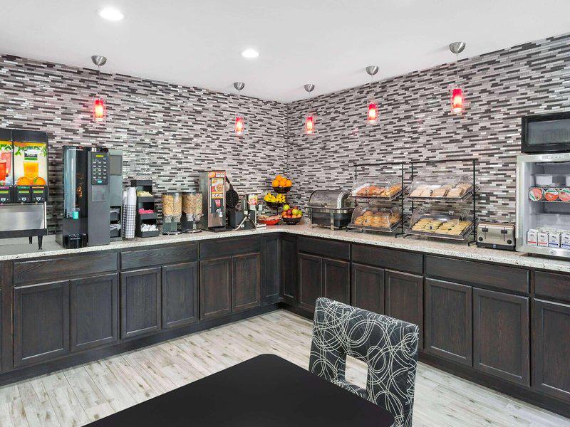 B28E22C04D21F1162884F06D215937AD