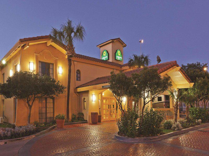 AE5E78174A0CE9EFFDE163B2FA5001D6