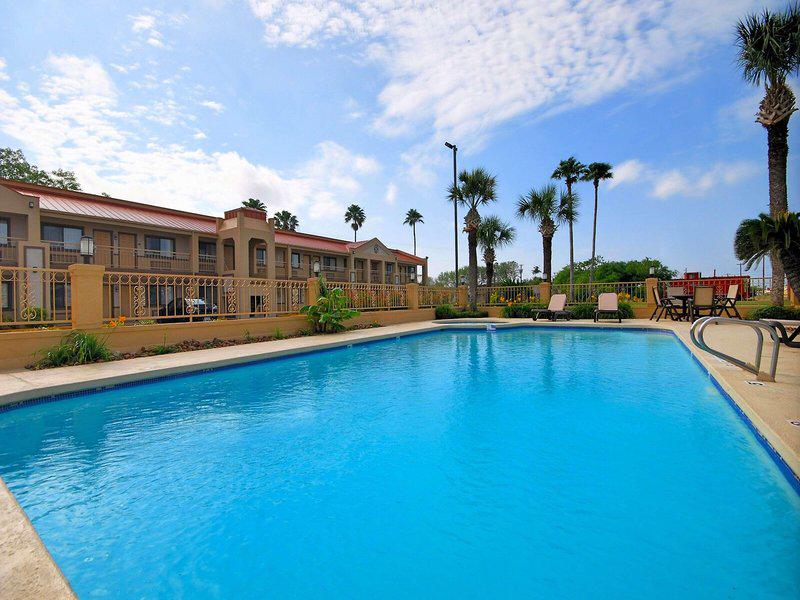 C8FEE183ED15BD41285DE7F404D036DF