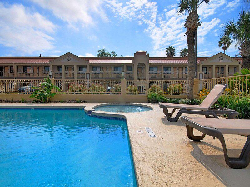 137DEBB0EE10FFD88A85A89B38D51F2D