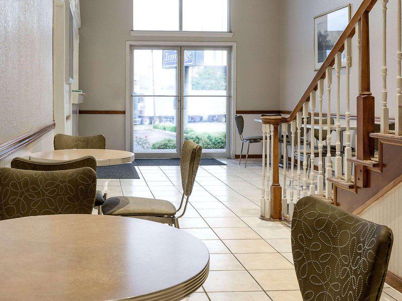 EB8DBAE60E9915F61FD3E27CAAD50D53