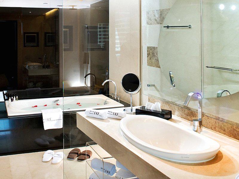 F9FE37523B572965BBEE56E22D6853A3