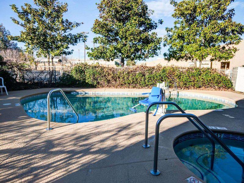 8EBBD40628CE52430222888DC94B6F02