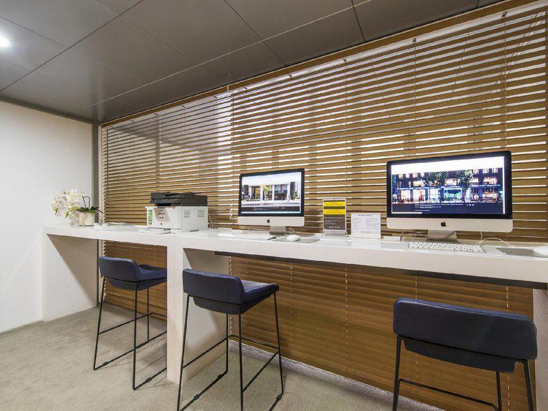 F3E2AC35BDF7A0429641EBEE42689933