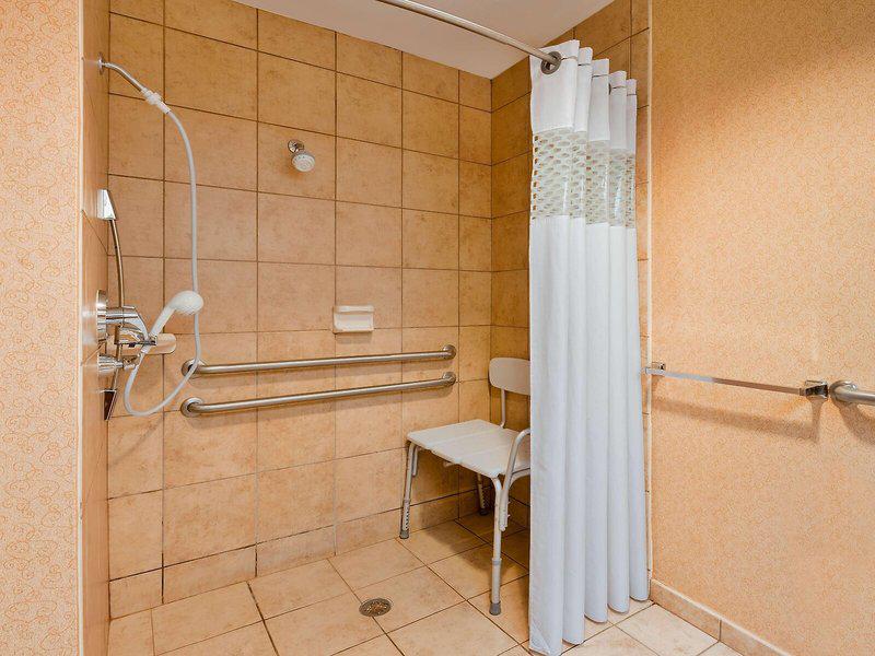 B426F992E1404645C4F9CEE1A9E2E90F