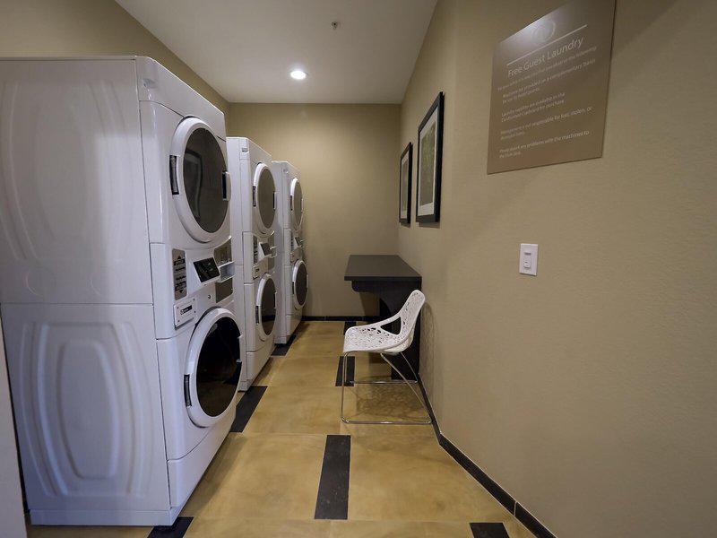 99928747DC9A066EA76A0BF8678C0D45