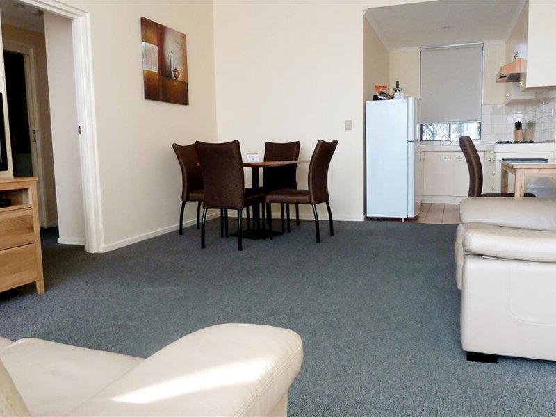 706FB005122B16615AFF4E7304880B51